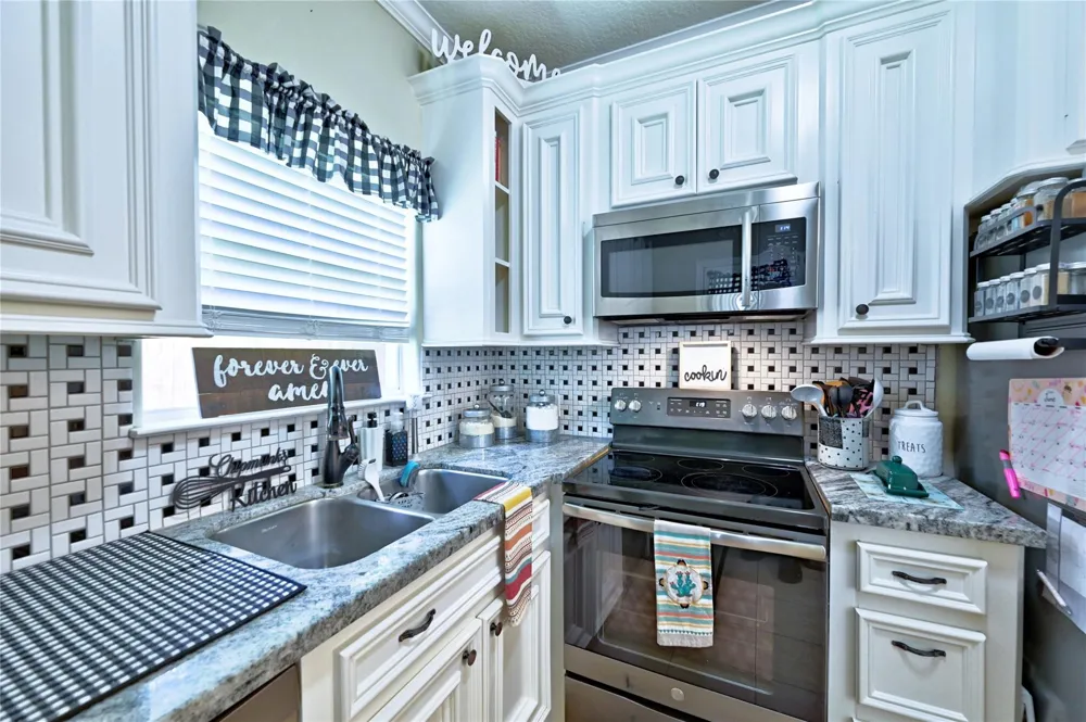 422 E Hunting Tower Run Conroe, TX 77316