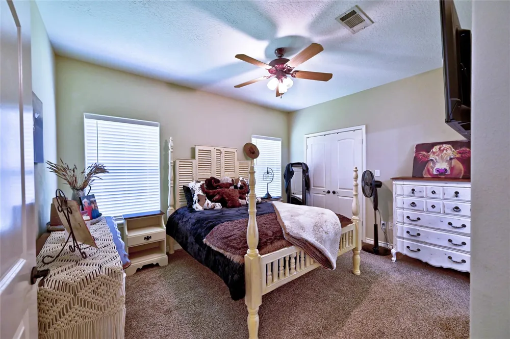 422 E Hunting Tower Run Conroe, TX 77316