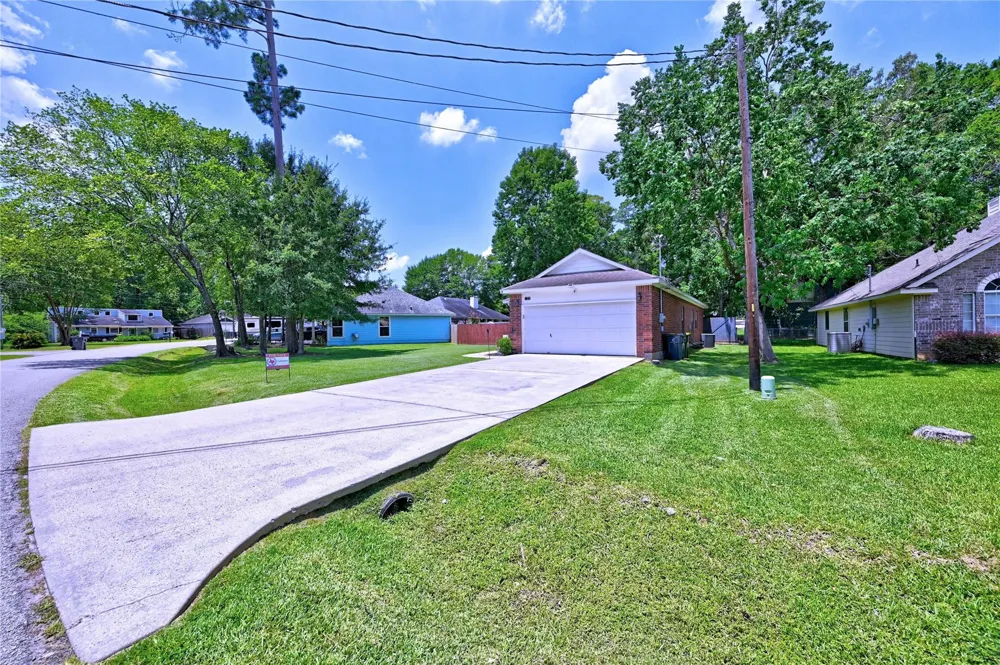 422 E Hunting Tower Run Conroe, TX 77316
