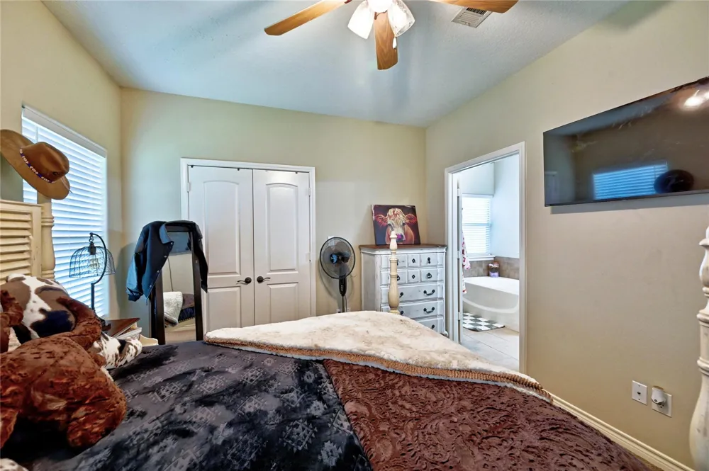 422 E Hunting Tower Run Conroe, TX 77316