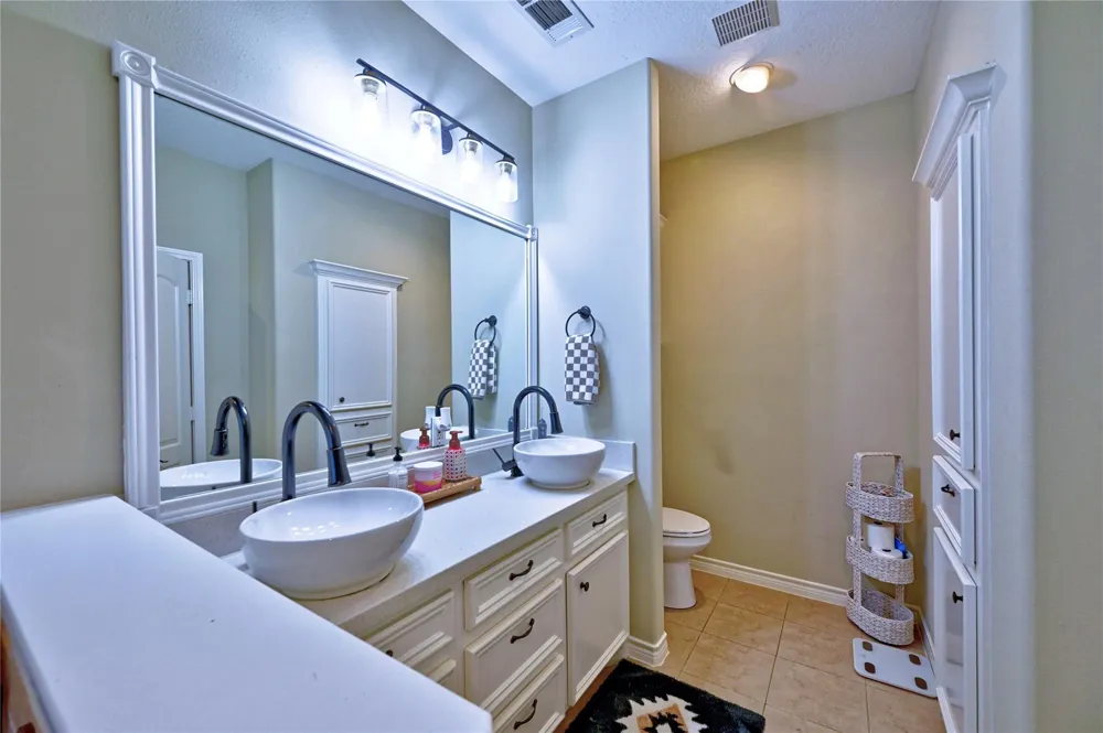422 E Hunting Tower Run Conroe, TX 77316