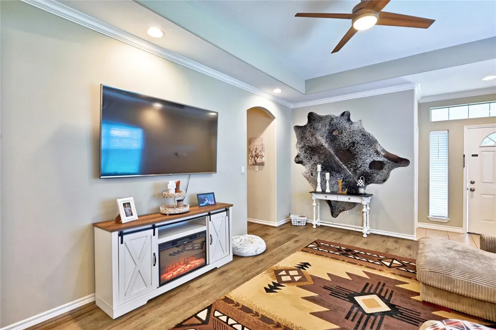 422 E Hunting Tower Run Conroe, TX 77316