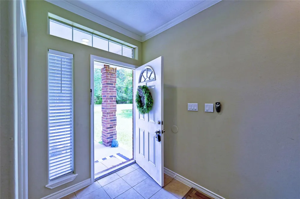 422 E Hunting Tower Run Conroe, TX 77316