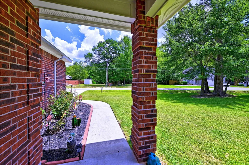 422 E Hunting Tower Run Conroe, TX 77316