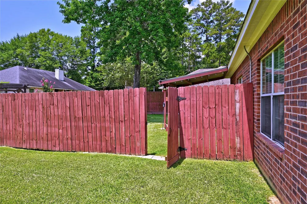 422 E Hunting Tower Run Conroe, TX 77316