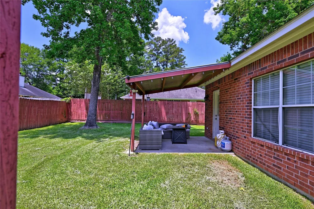 422 E Hunting Tower Run Conroe, TX 77316