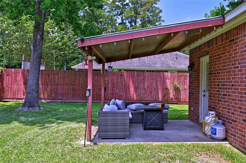 422 E Hunting Tower Run Conroe, TX 77316