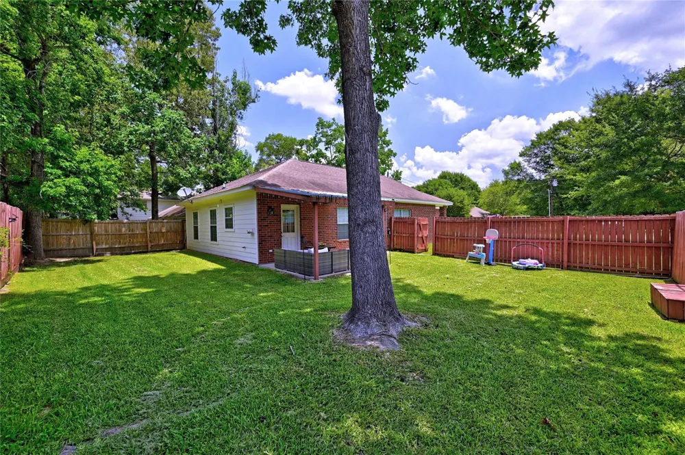 422 E Hunting Tower Run Conroe, TX 77316