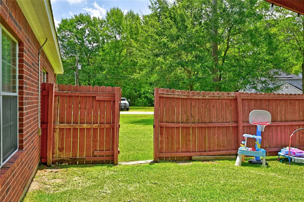 422 E Hunting Tower Run Conroe, TX 77316