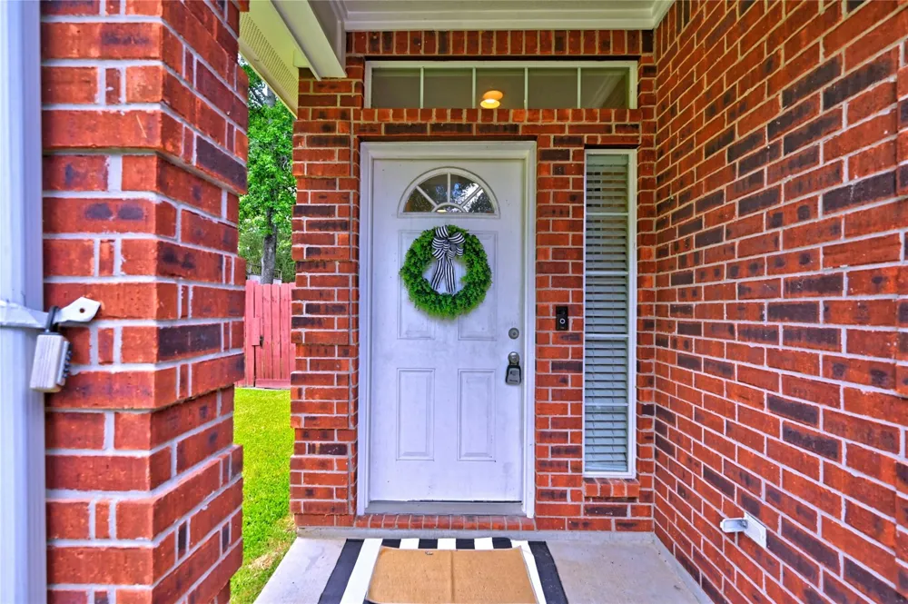 422 E Hunting Tower Run Conroe, TX 77316
