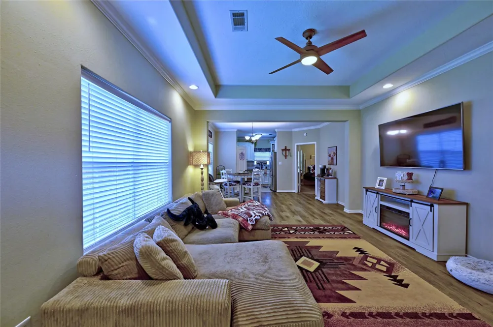 422 E Hunting Tower Run Conroe, TX 77316