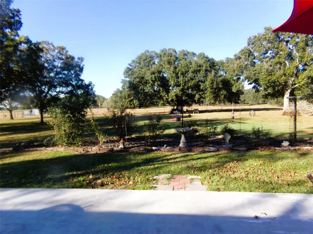 1017 County Road 285 Weimar, TX 78962