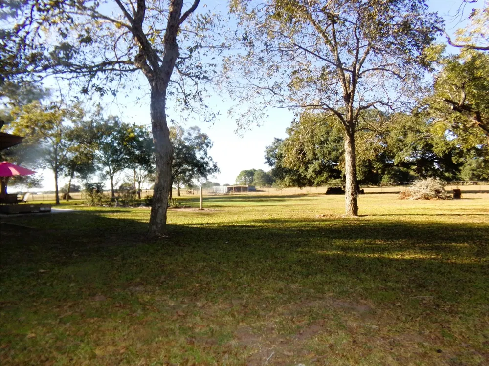 1017 County Road 285 Weimar, TX 78962