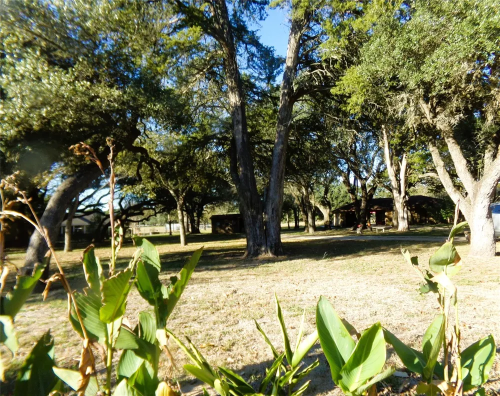 1017 County Road 285 Weimar, TX 78962