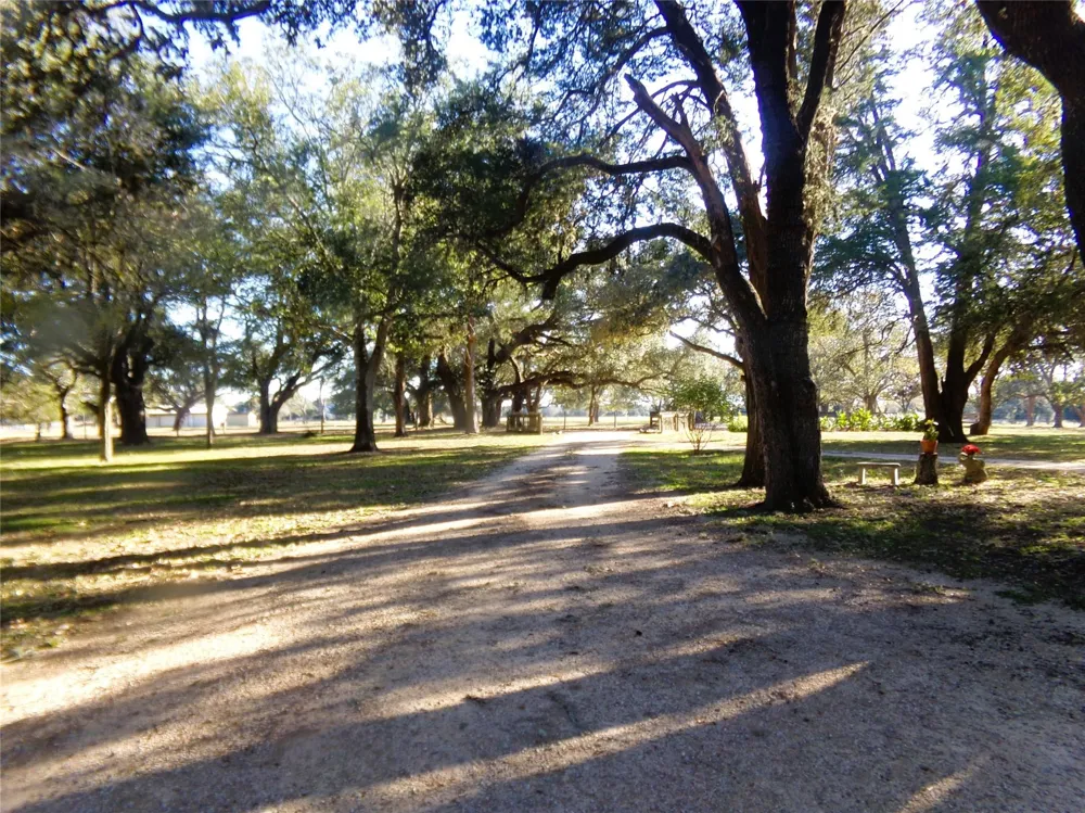1017 County Road 285 Weimar, TX 78962