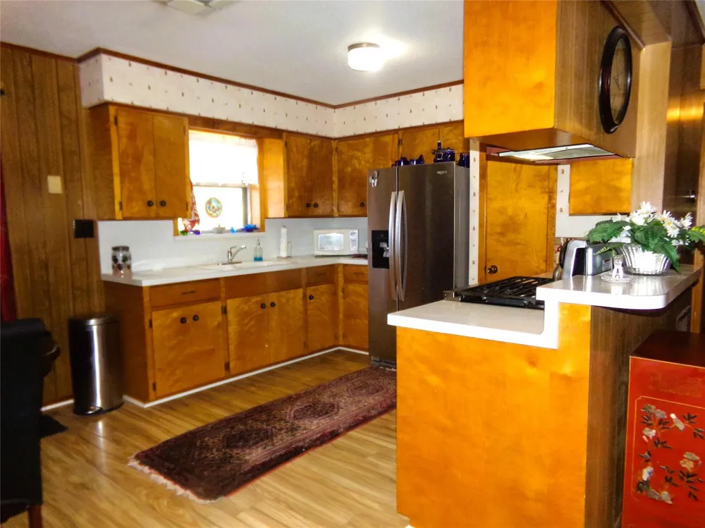 1017 County Road 285 Weimar, TX 78962