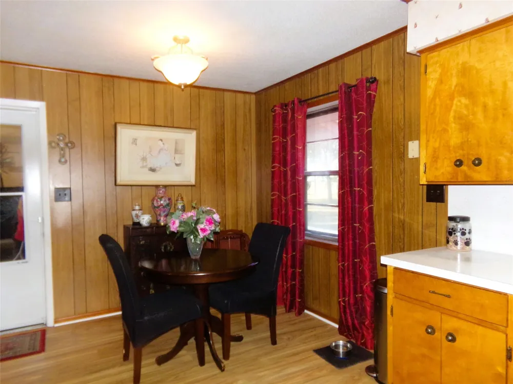 1017 County Road 285 Weimar, TX 78962