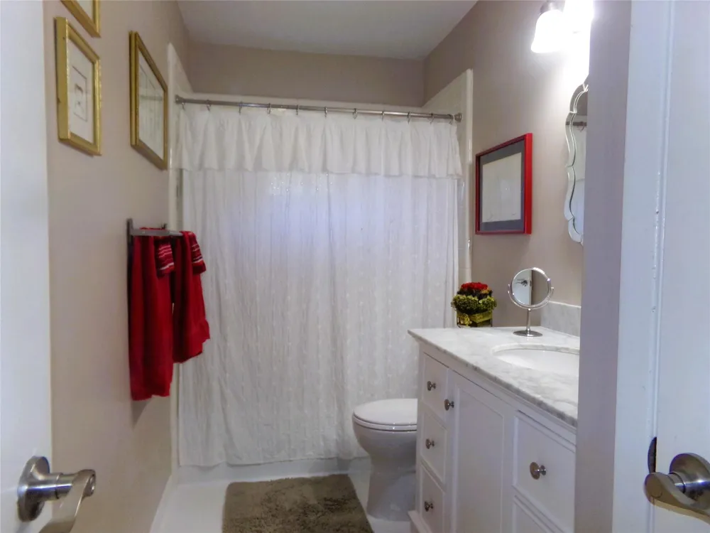 1017 County Road 285 Weimar, TX 78962