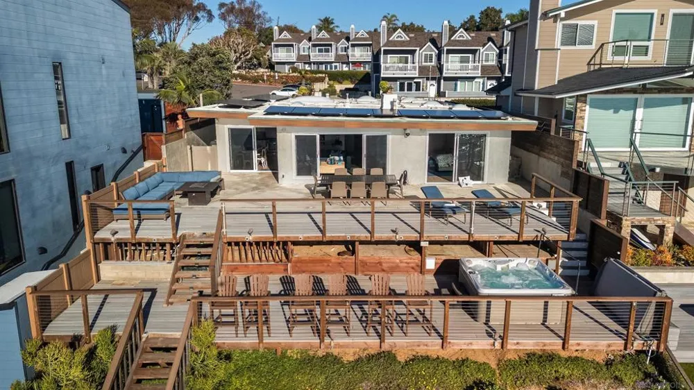 1680 Neptune Ave Vista, CA 92024