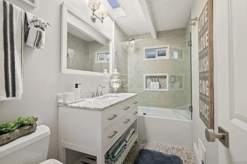 1680 Neptune Ave Vista, CA 92024