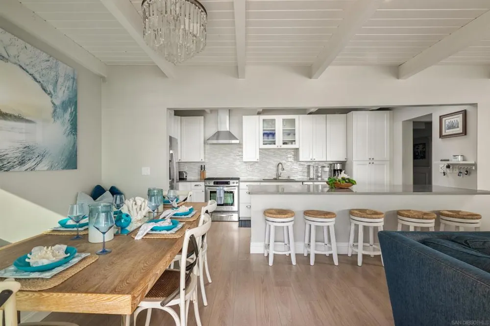 1680 Neptune Ave Vista, CA 92024