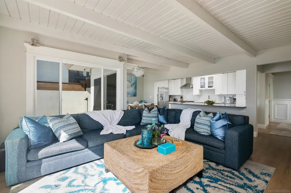 1680 Neptune Ave Vista, CA 92024