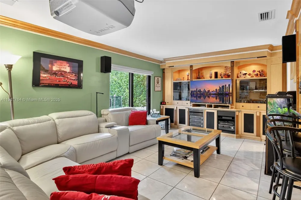 15010 Dunbarton Pl Miami Lakes, FL 33016