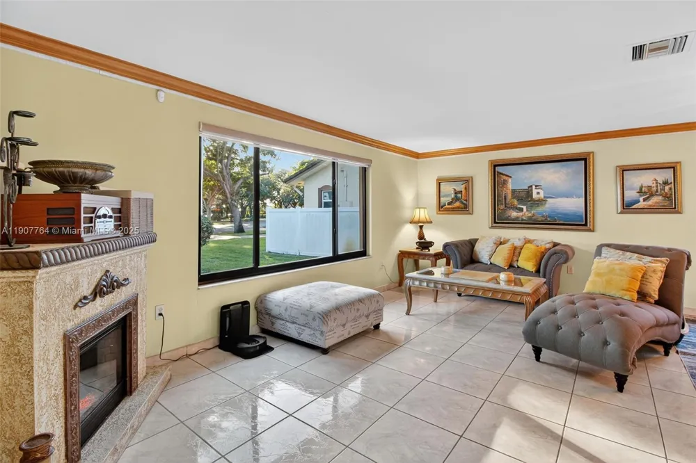 15010 Dunbarton Pl Miami Lakes, FL 33016