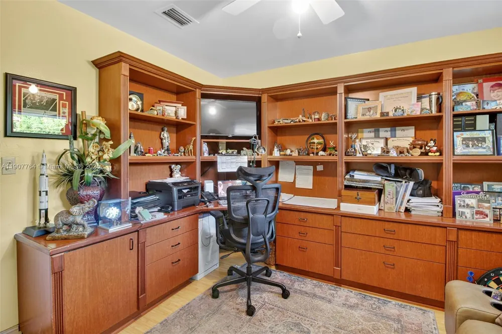 15010 Dunbarton Pl Miami Lakes, FL 33016