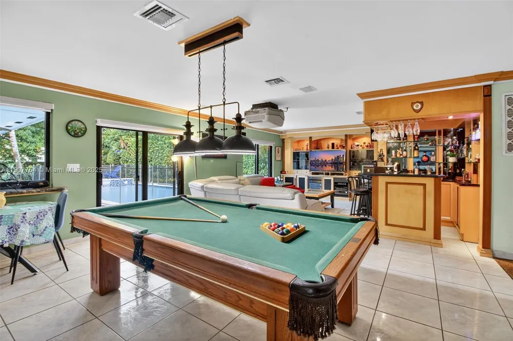 15010 Dunbarton Pl Miami Lakes, FL 33016