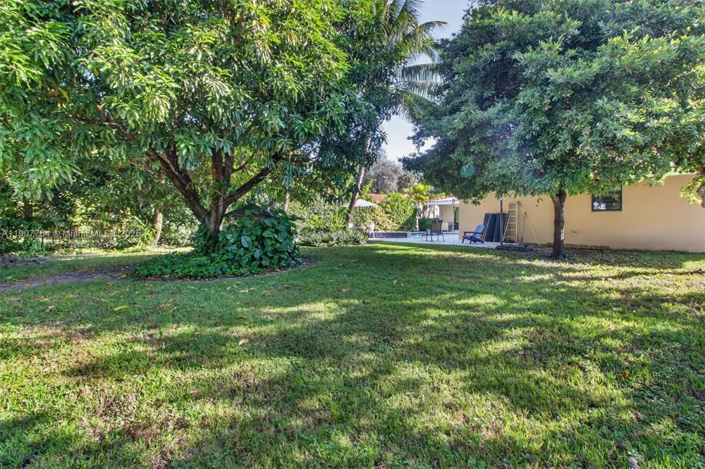 15010 Dunbarton Pl Miami Lakes, FL 33016