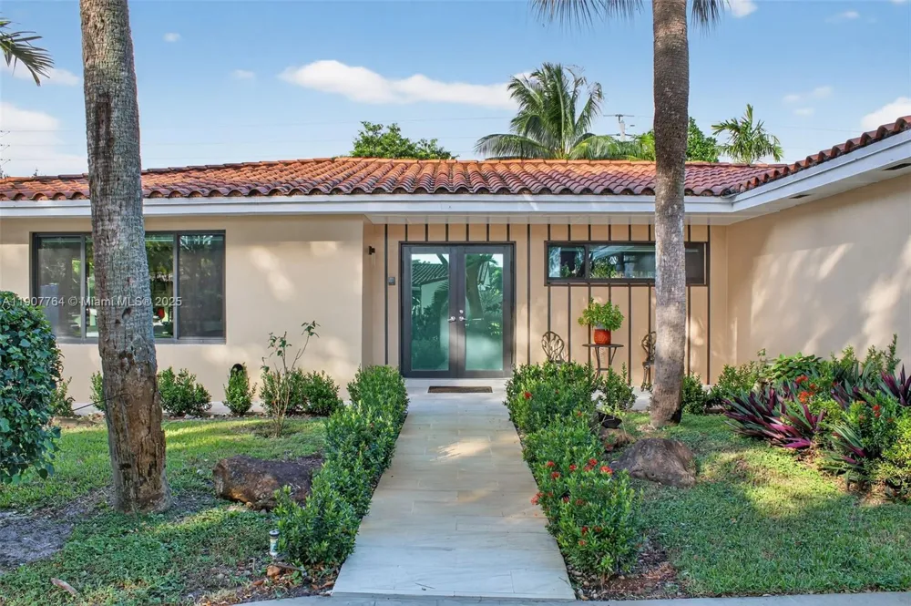 15010 Dunbarton Pl Miami Lakes, FL 33016