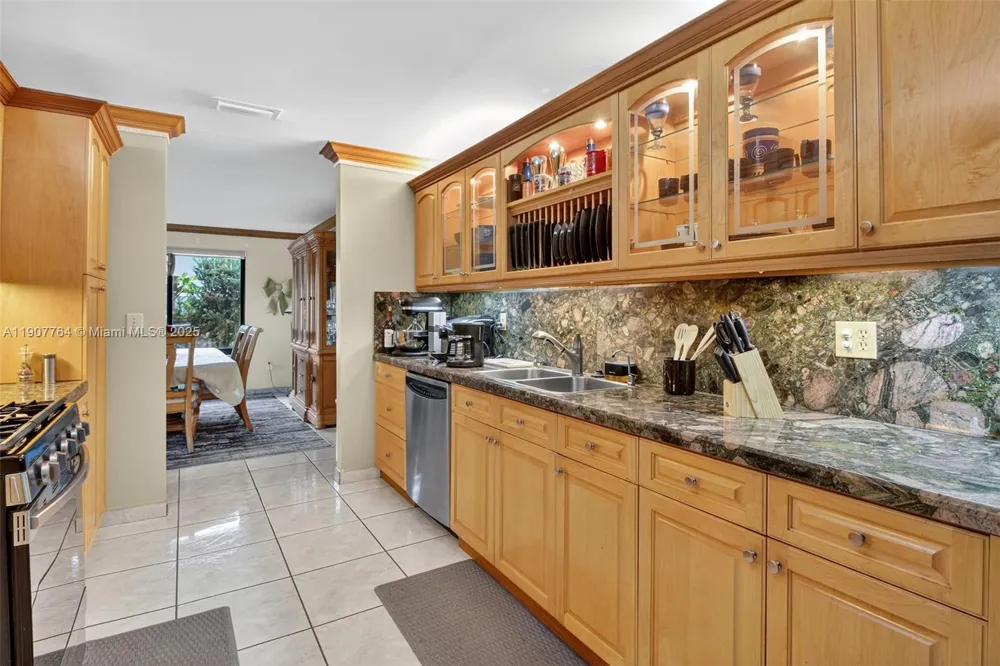 15010 Dunbarton Pl Miami Lakes, FL 33016