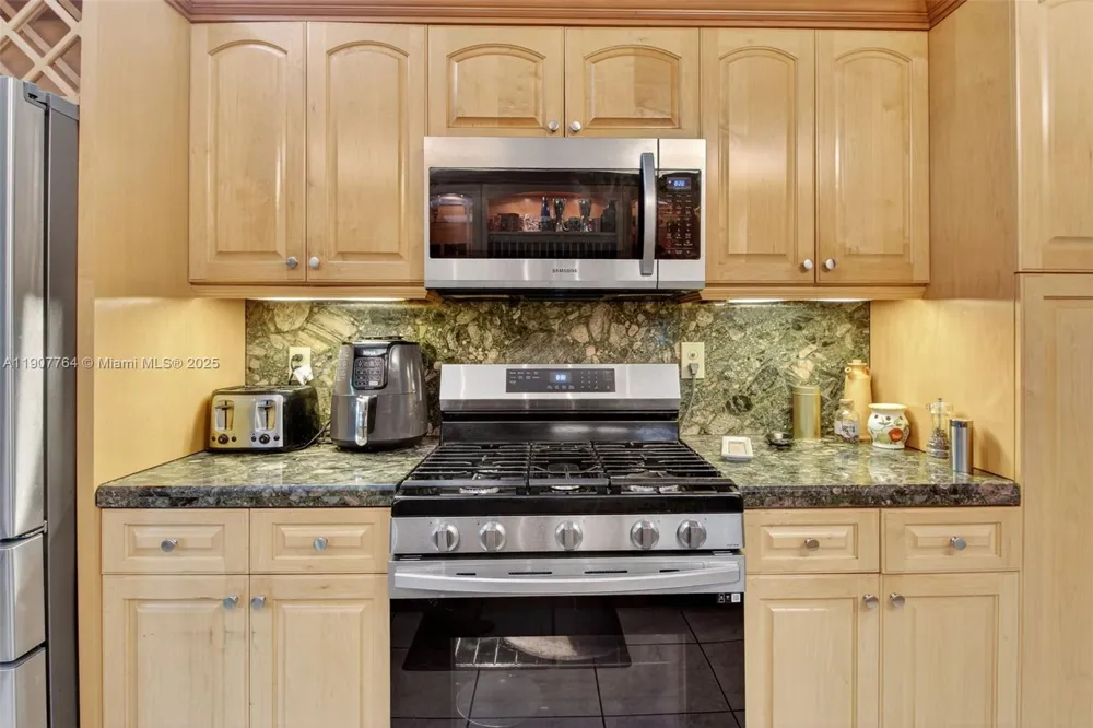 15010 Dunbarton Pl Miami Lakes, FL 33016