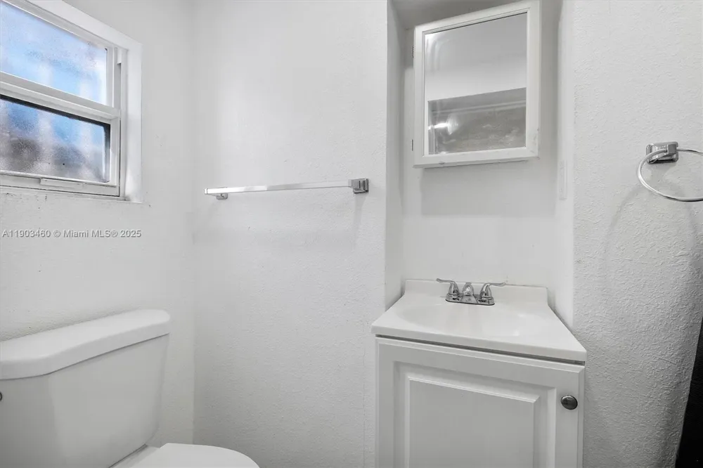 7231 SW 6th St Miami, FL 33144