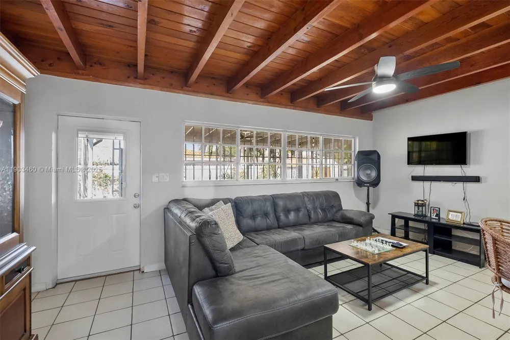 7231 SW 6th St Miami, FL 33144