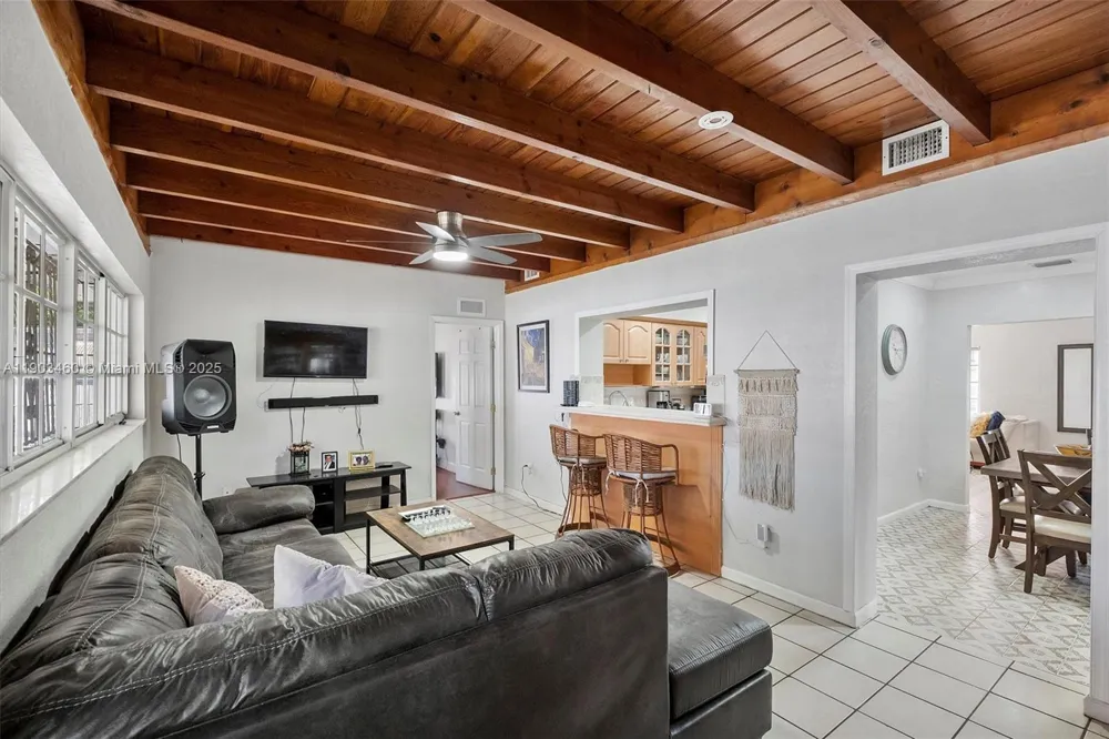 7231 SW 6th St Miami, FL 33144