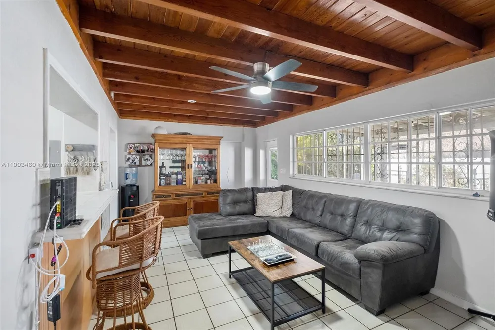 7231 SW 6th St Miami, FL 33144
