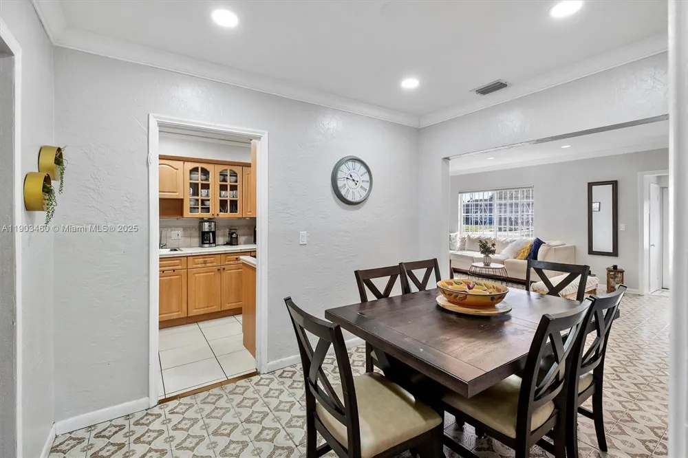 7231 SW 6th St Miami, FL 33144