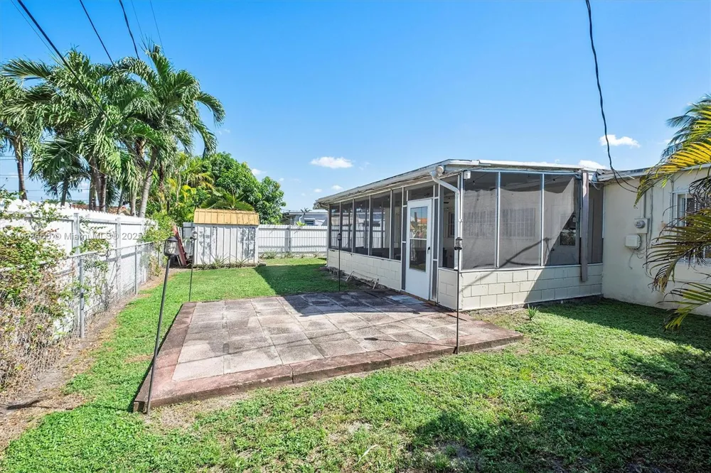 7231 SW 6th St Miami, FL 33144