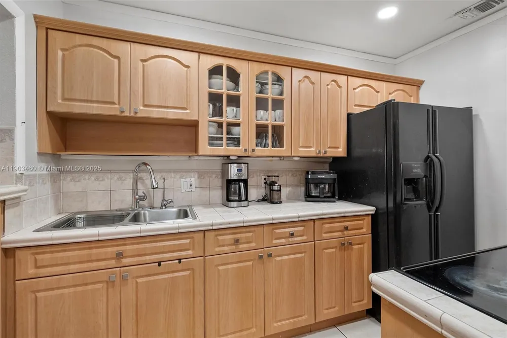 7231 SW 6th St Miami, FL 33144