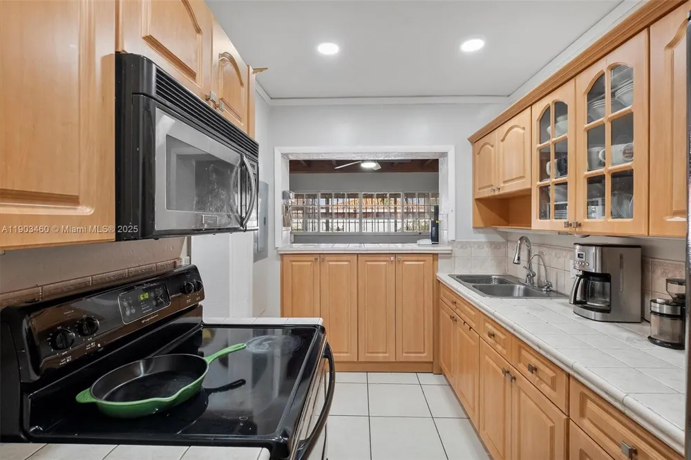 7231 SW 6th St Miami, FL 33144