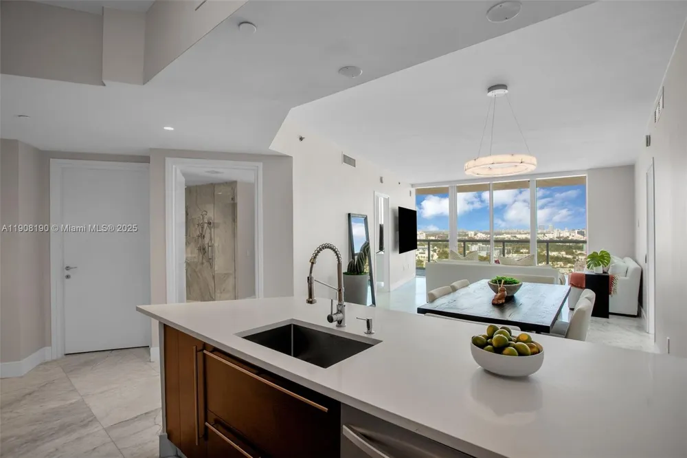 450 Alton Rd #2110 Miami Beach, FL 33139