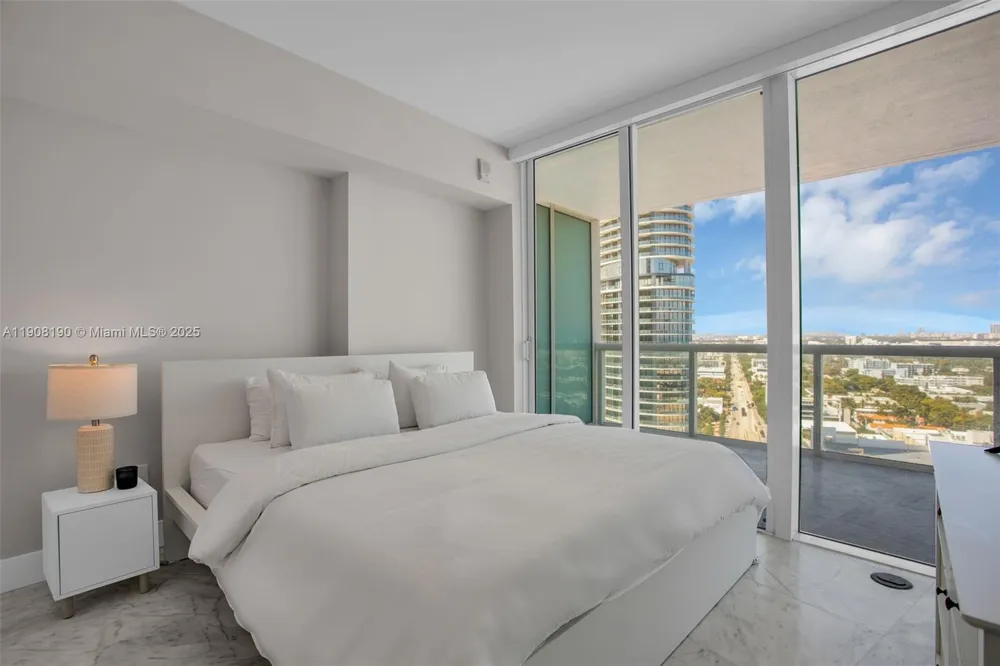450 Alton Rd #2110 Miami Beach, FL 33139