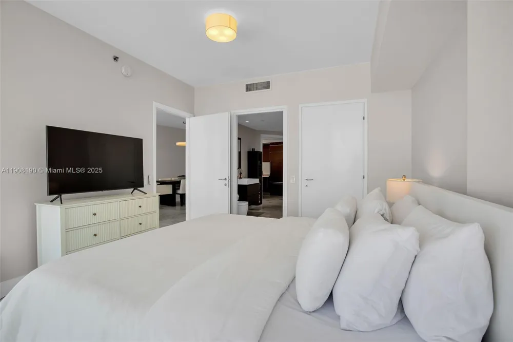 450 Alton Rd #2110 Miami Beach, FL 33139