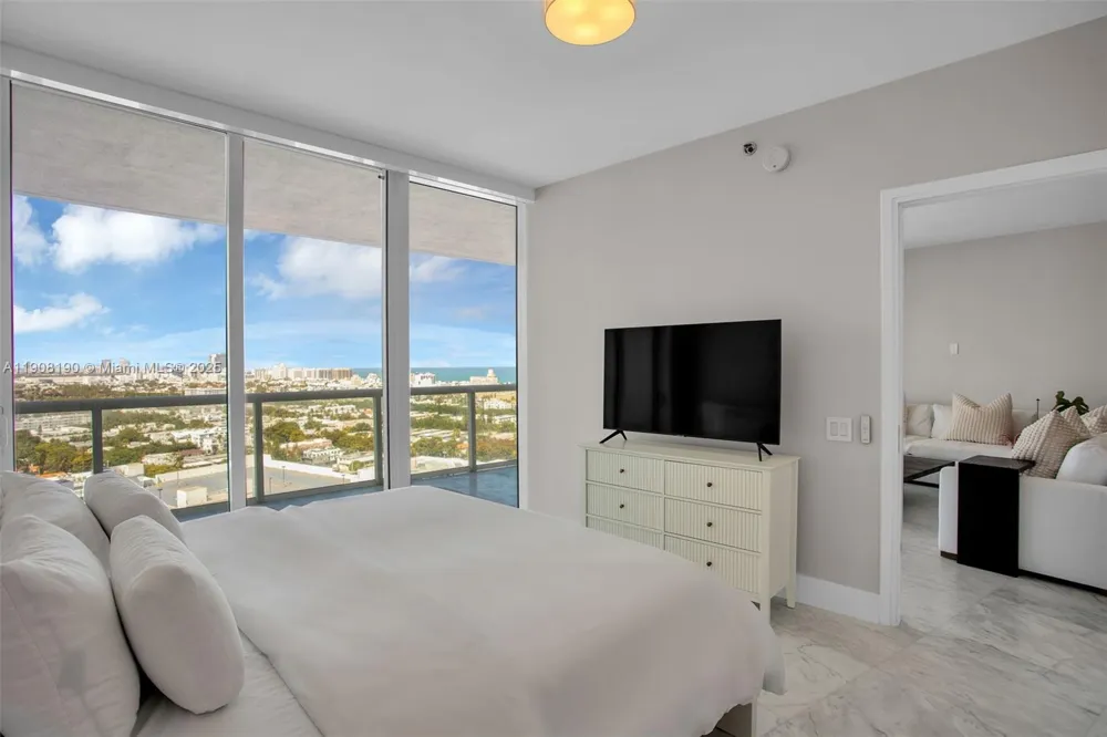 450 Alton Rd #2110 Miami Beach, FL 33139