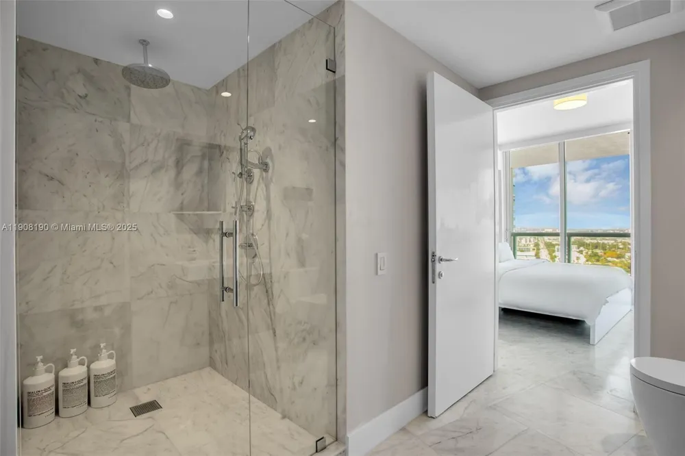 450 Alton Rd #2110 Miami Beach, FL 33139