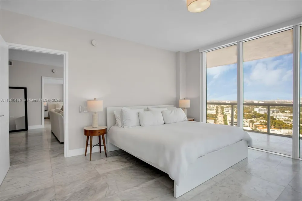 450 Alton Rd #2110 Miami Beach, FL 33139