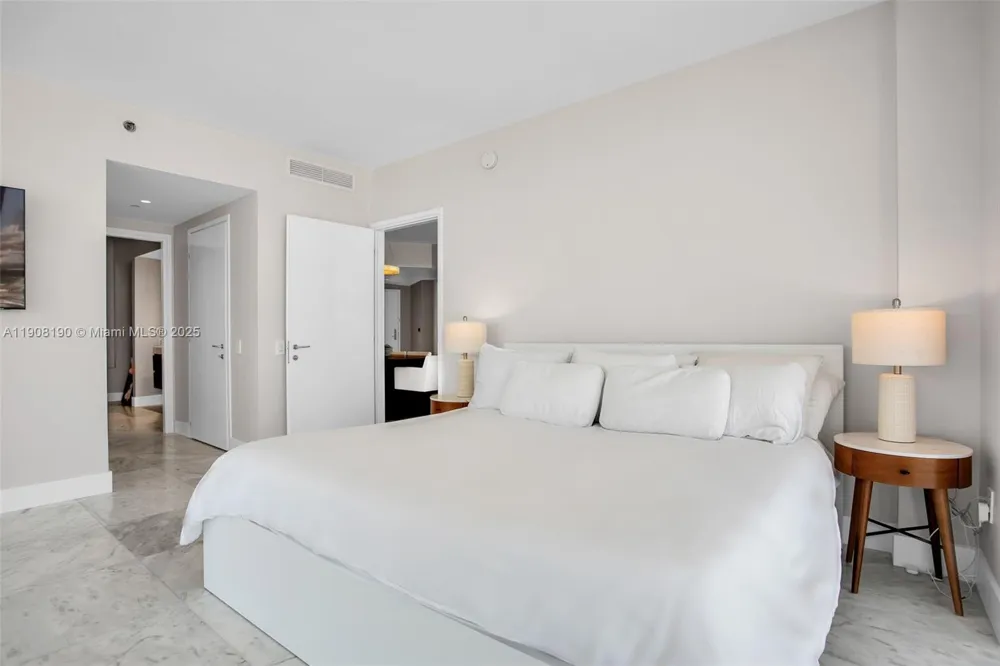 450 Alton Rd #2110 Miami Beach, FL 33139