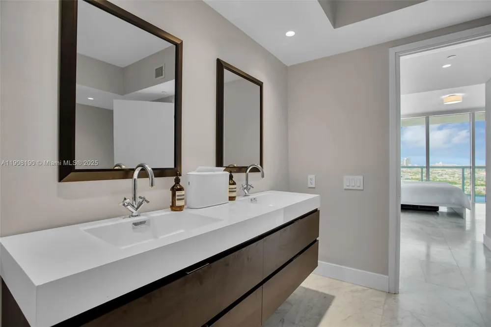 450 Alton Rd #2110 Miami Beach, FL 33139